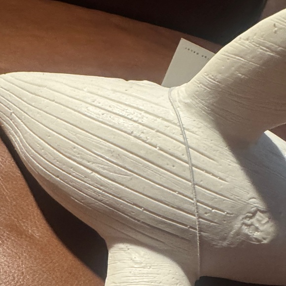 White Whale Sculpture - Picture 4 of 10